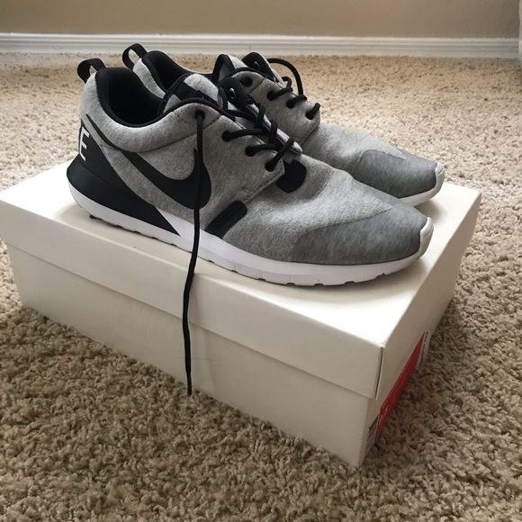 Nike Other - Nike Roshe Run NM W SP Tech Fleece